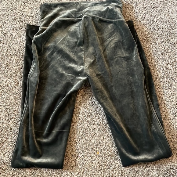 Spanx green velvet leggings size small - Picture 4 of 4